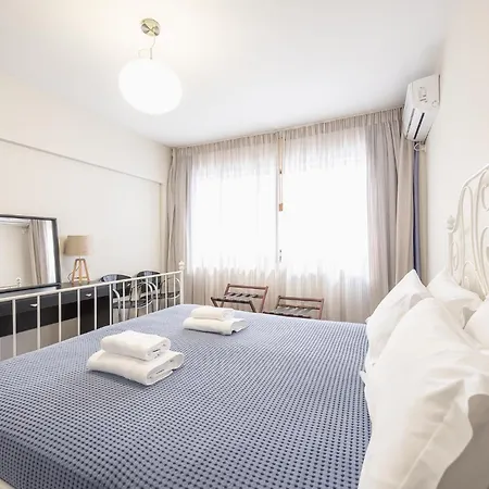 Apartment Steps From Historic Center Plaka-2